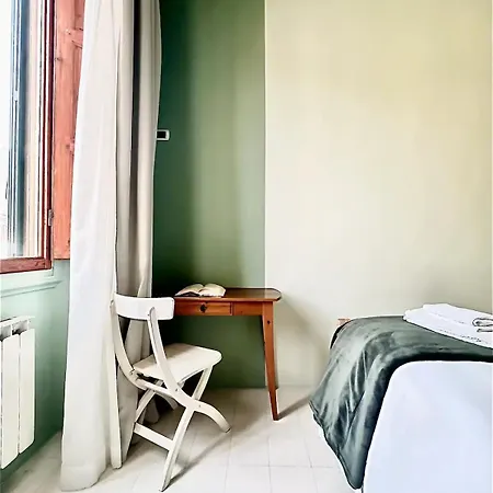 Guest house Raffaelli Travel Close San Frediano